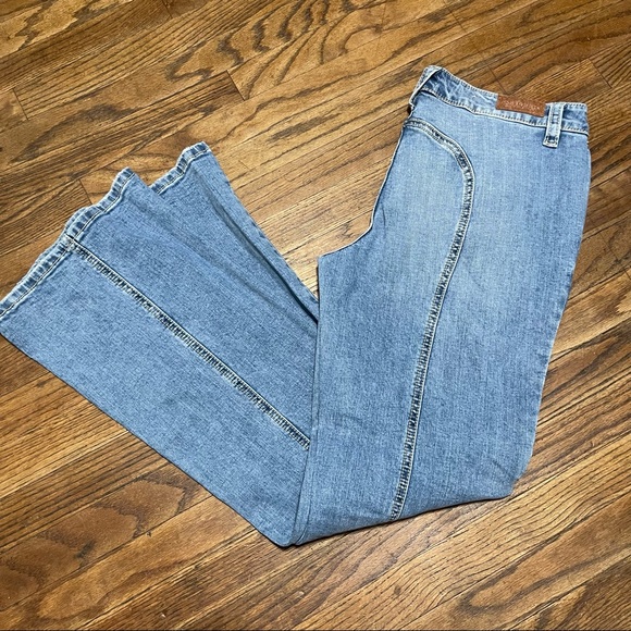 Shyanne Bootcut Jeans - Picture 1 of 8